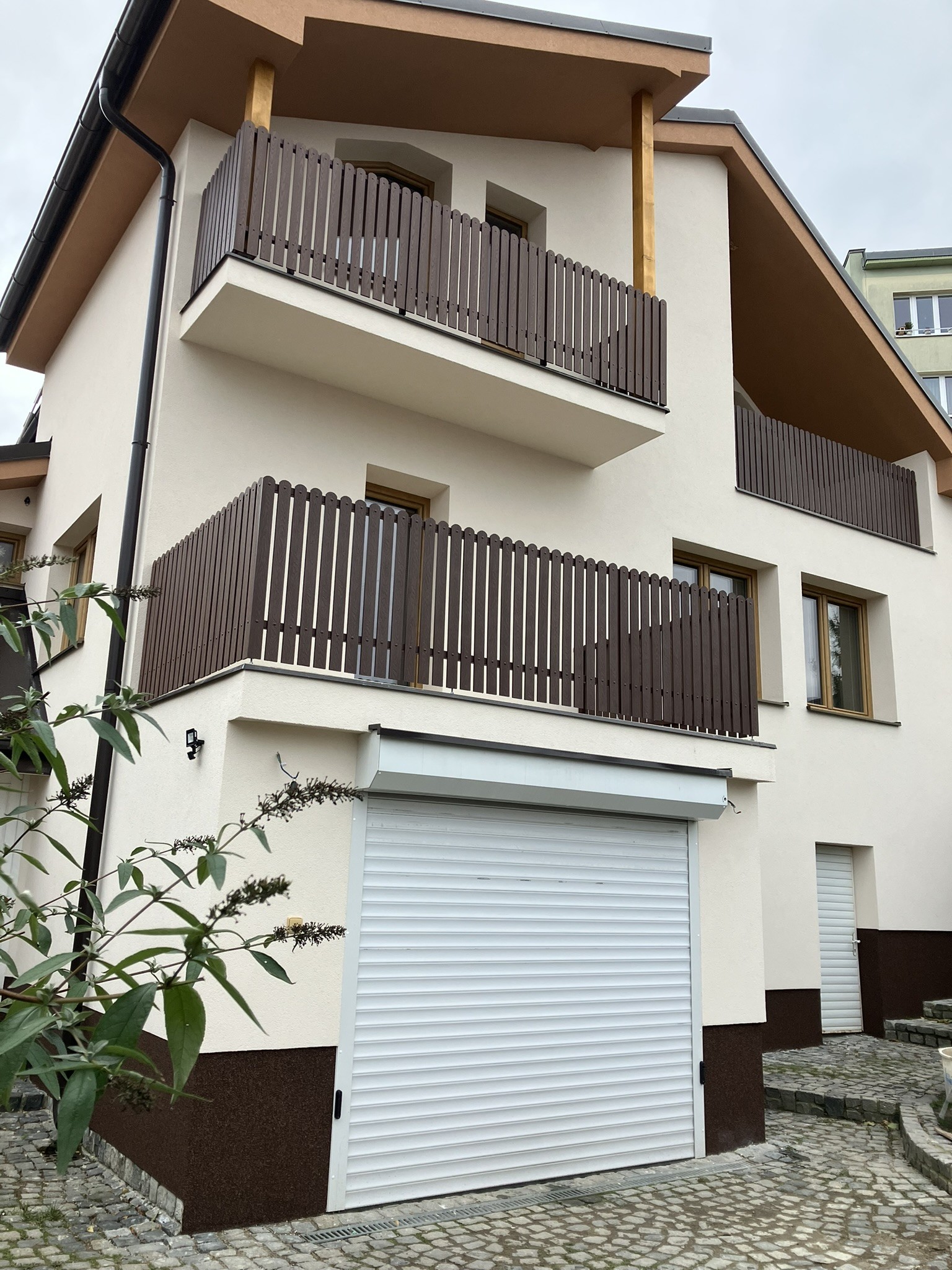 Interiér sází na beton